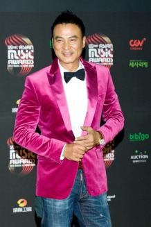 HONG KONG - NOVEMBER 30: Actor Simon Yam from China attends the 2012 Mnet Asian Music Awards Red Carpet on November 30, 2012 in Hong Kong, Hong Kong. (Photo by Han Myung-Gu/WireImage)